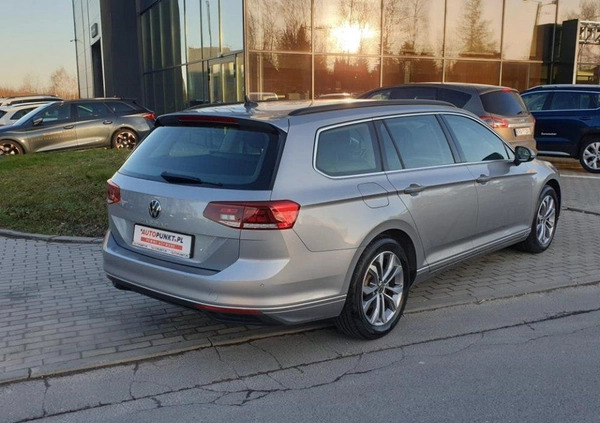 Volkswagen Passat cena 102900 przebieg: 70044, rok produkcji 2020 z Kraków małe 172